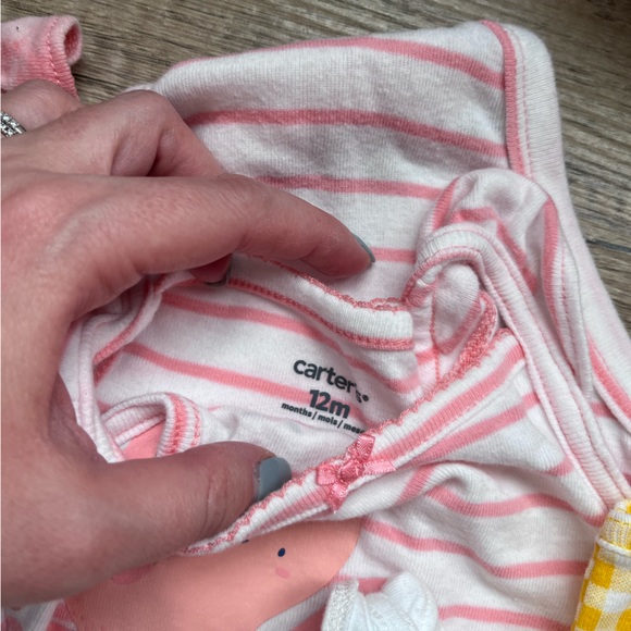 🌻3/25$ Lot of 4 sleeveless onesies - 12 months Carters - Picture 4 of 4